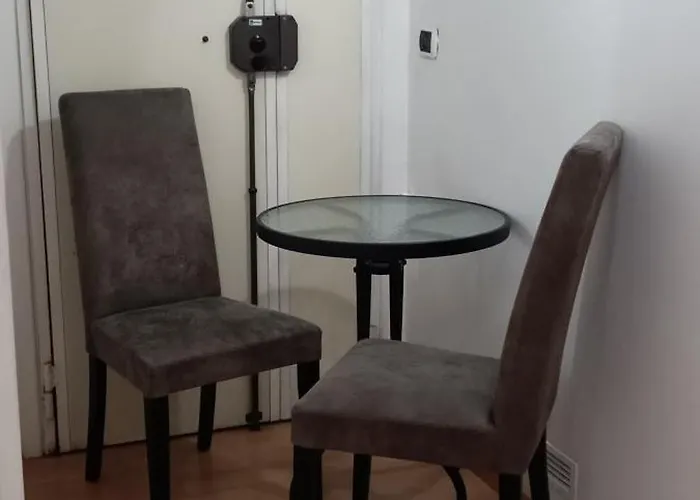 Claudia 'S House